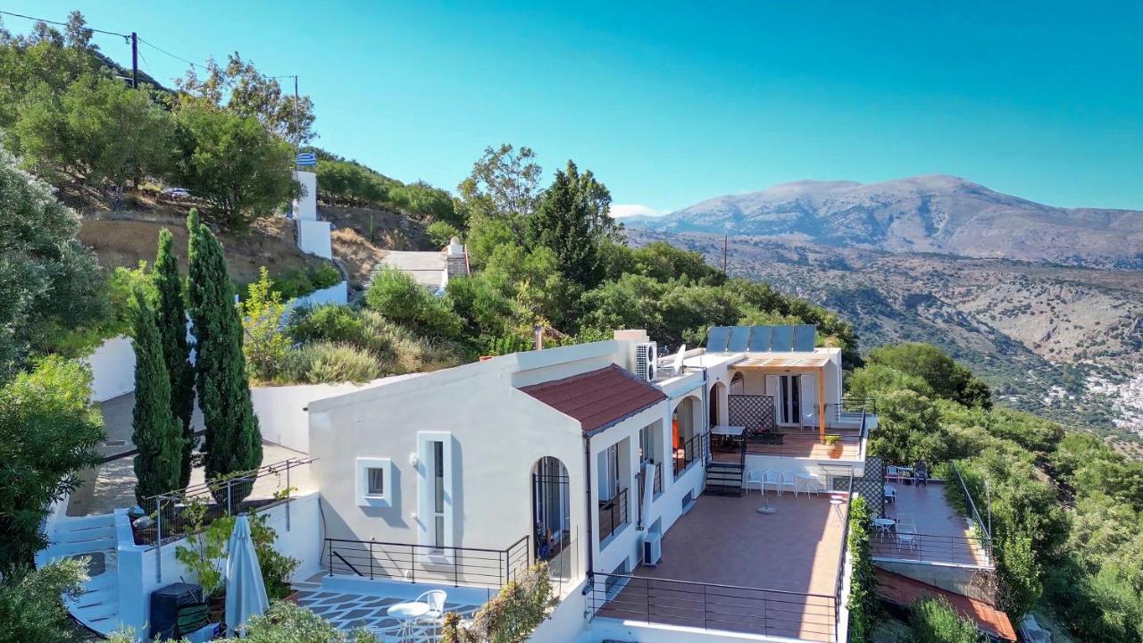 Villa Dio Petres Kroustas Bagian luar foto