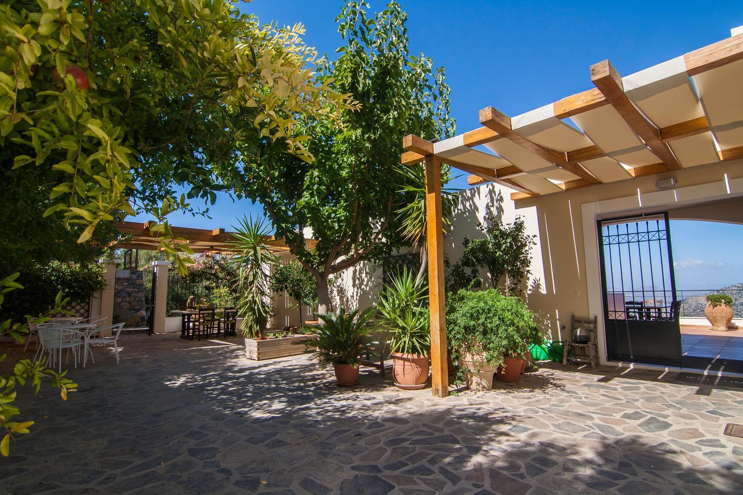 Villa Dio Petres Kroustas Bagian luar foto