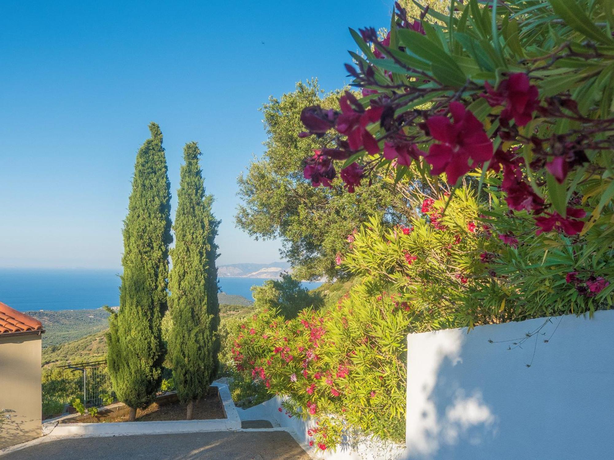 Villa Dio Petres Kroustas Bagian luar foto