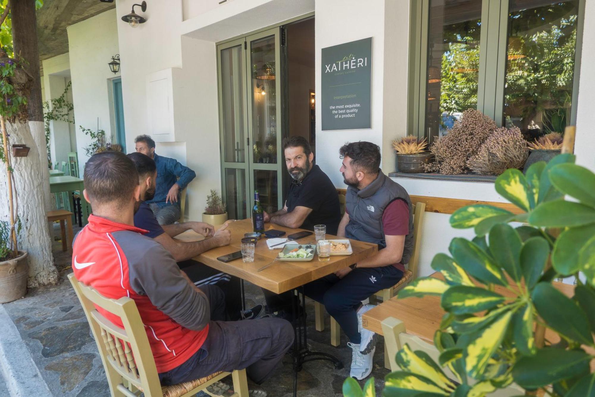 Villa Dio Petres Kroustas Bagian luar foto