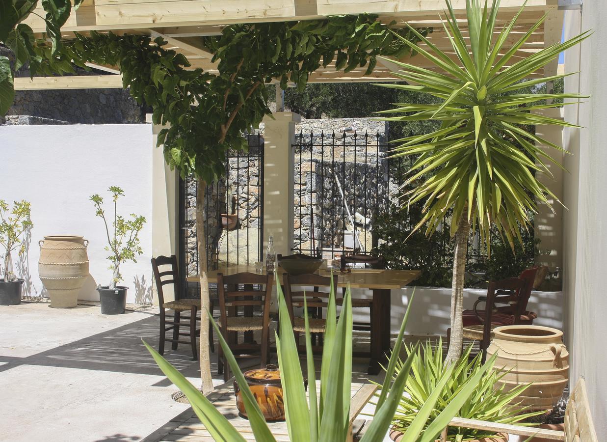 Villa Dio Petres Kroustas Bagian luar foto
