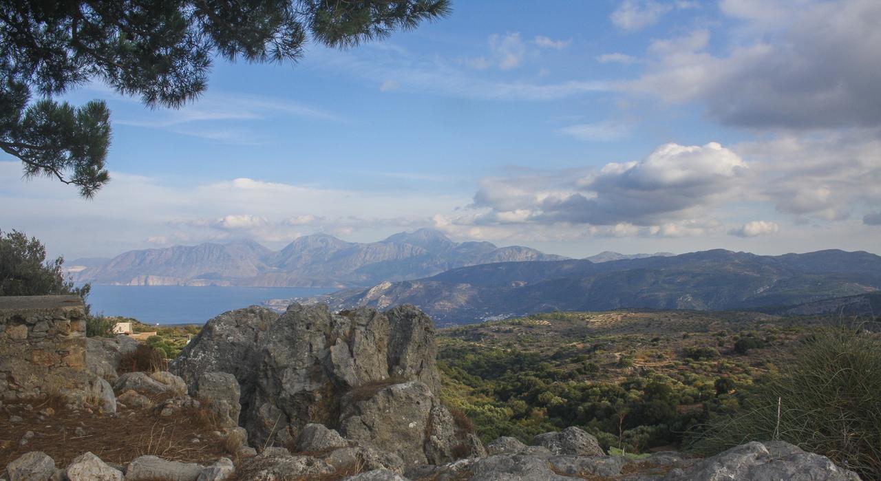 Villa Dio Petres Kroustas Bagian luar foto