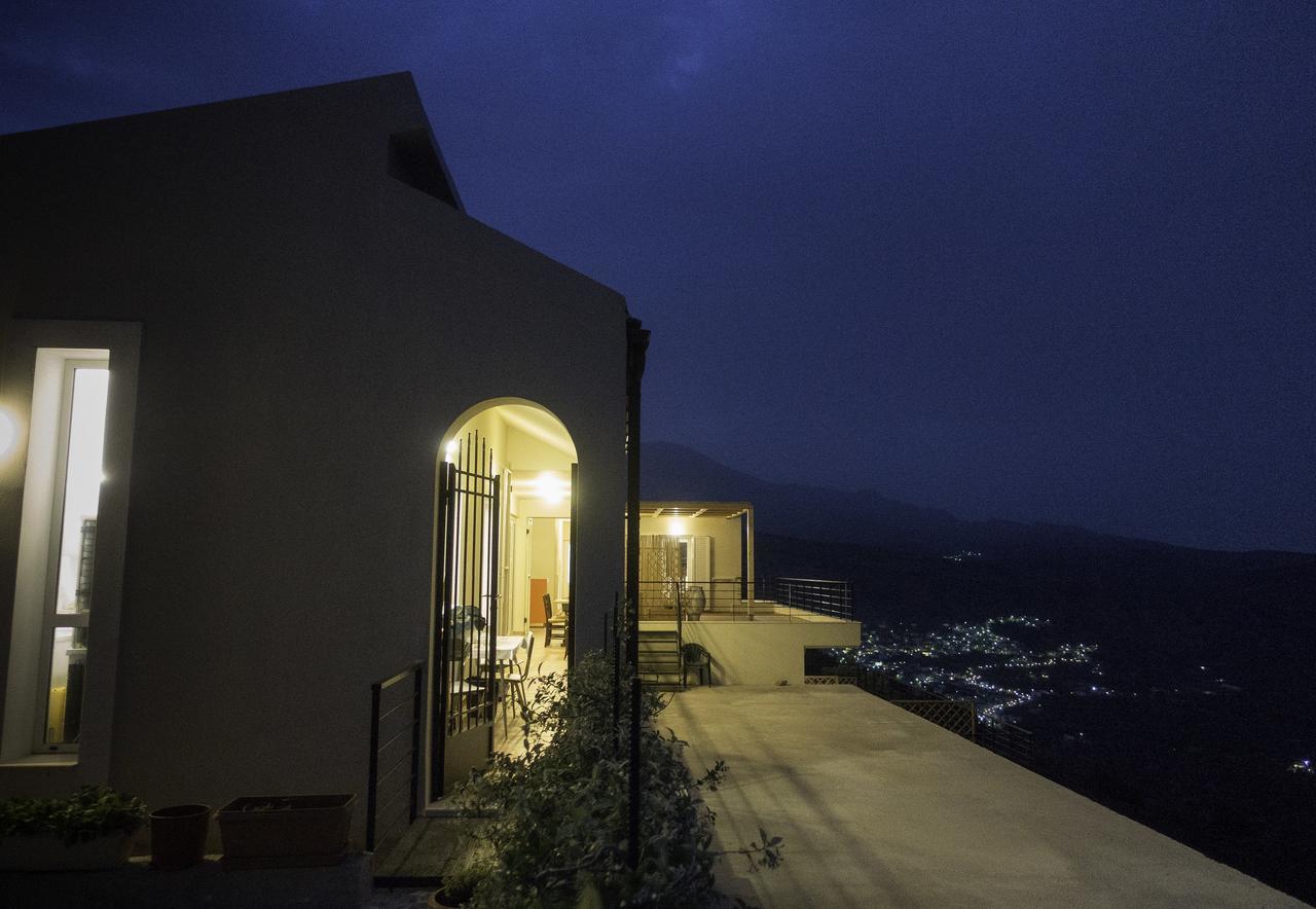 Villa Dio Petres Kroustas Bagian luar foto