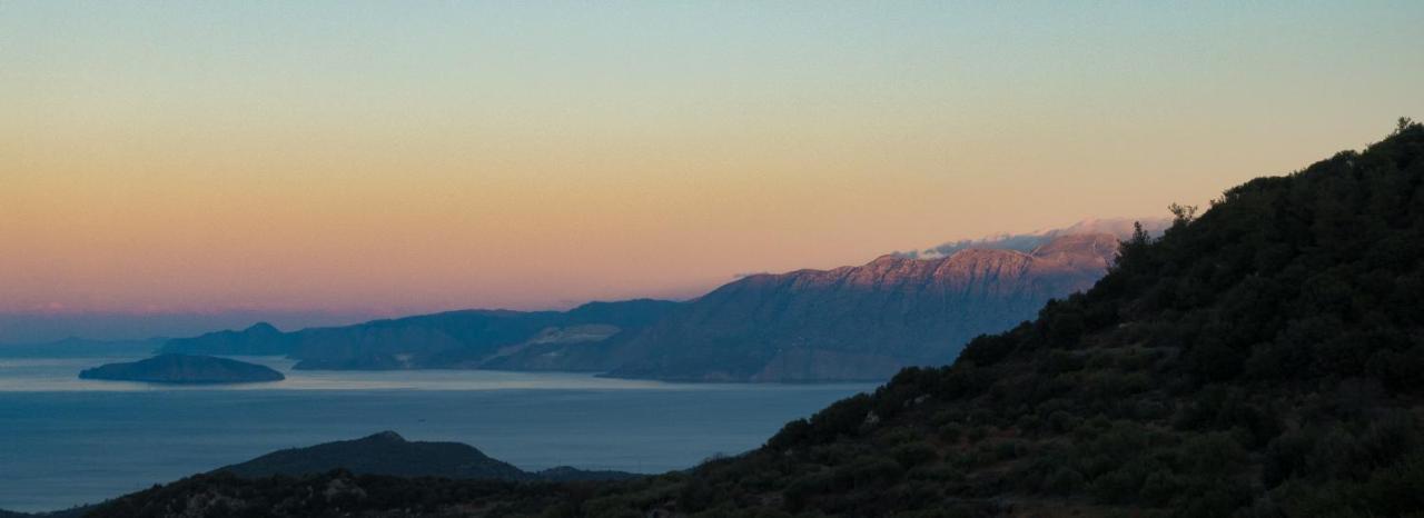 Villa Dio Petres Kroustas Bagian luar foto