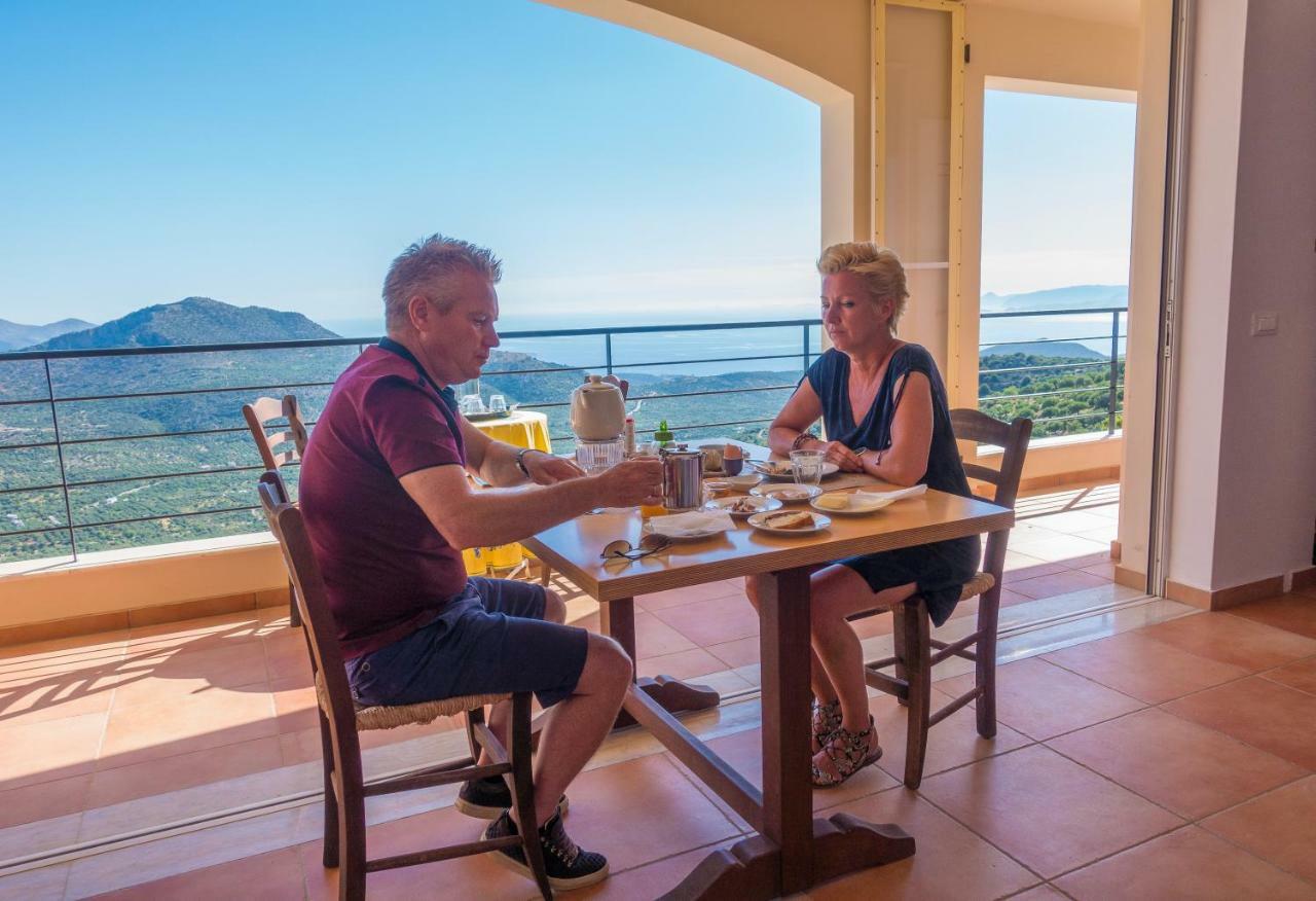 Villa Dio Petres Kroustas Bagian luar foto
