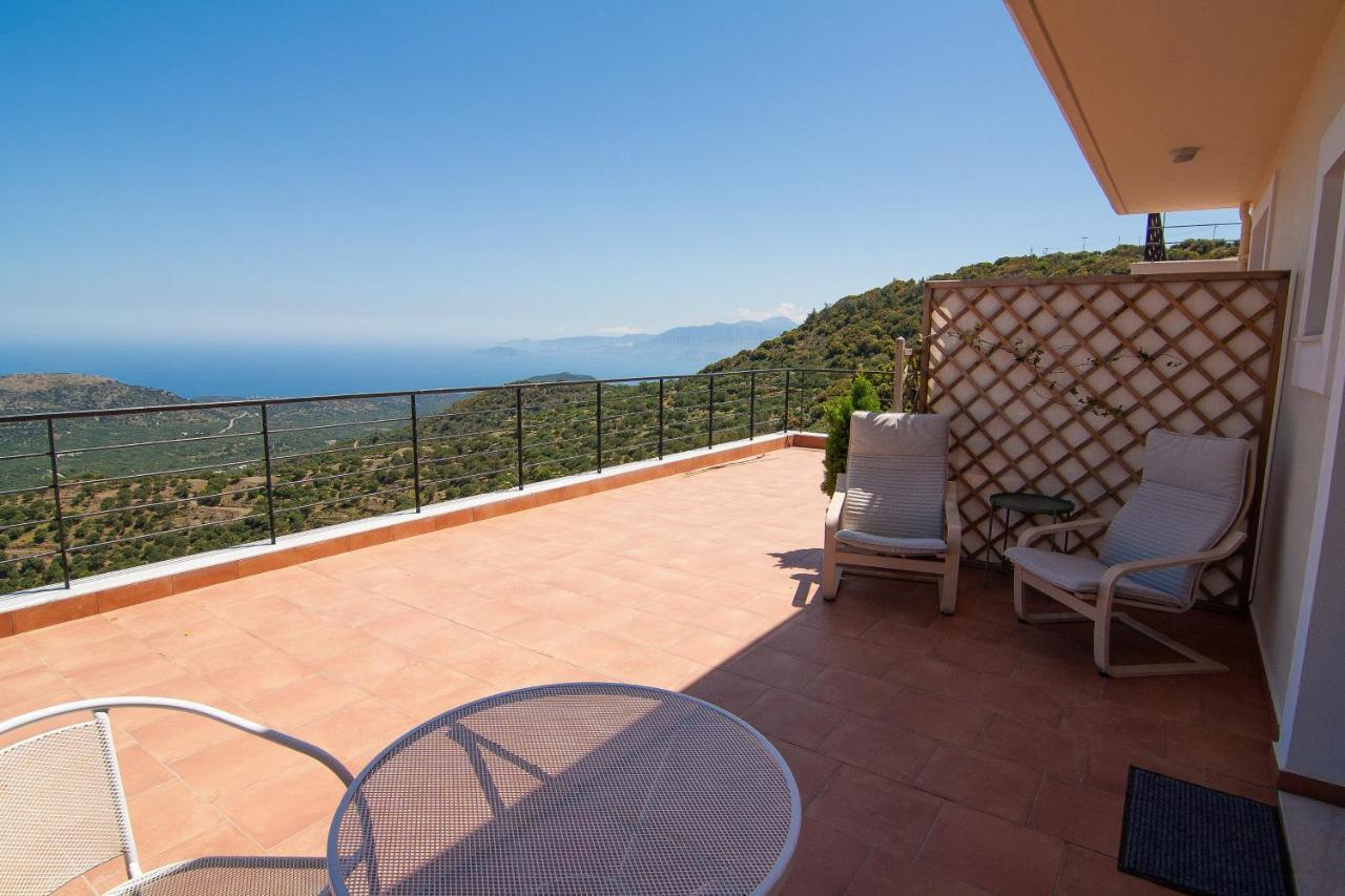 Villa Dio Petres Kroustas Bagian luar foto