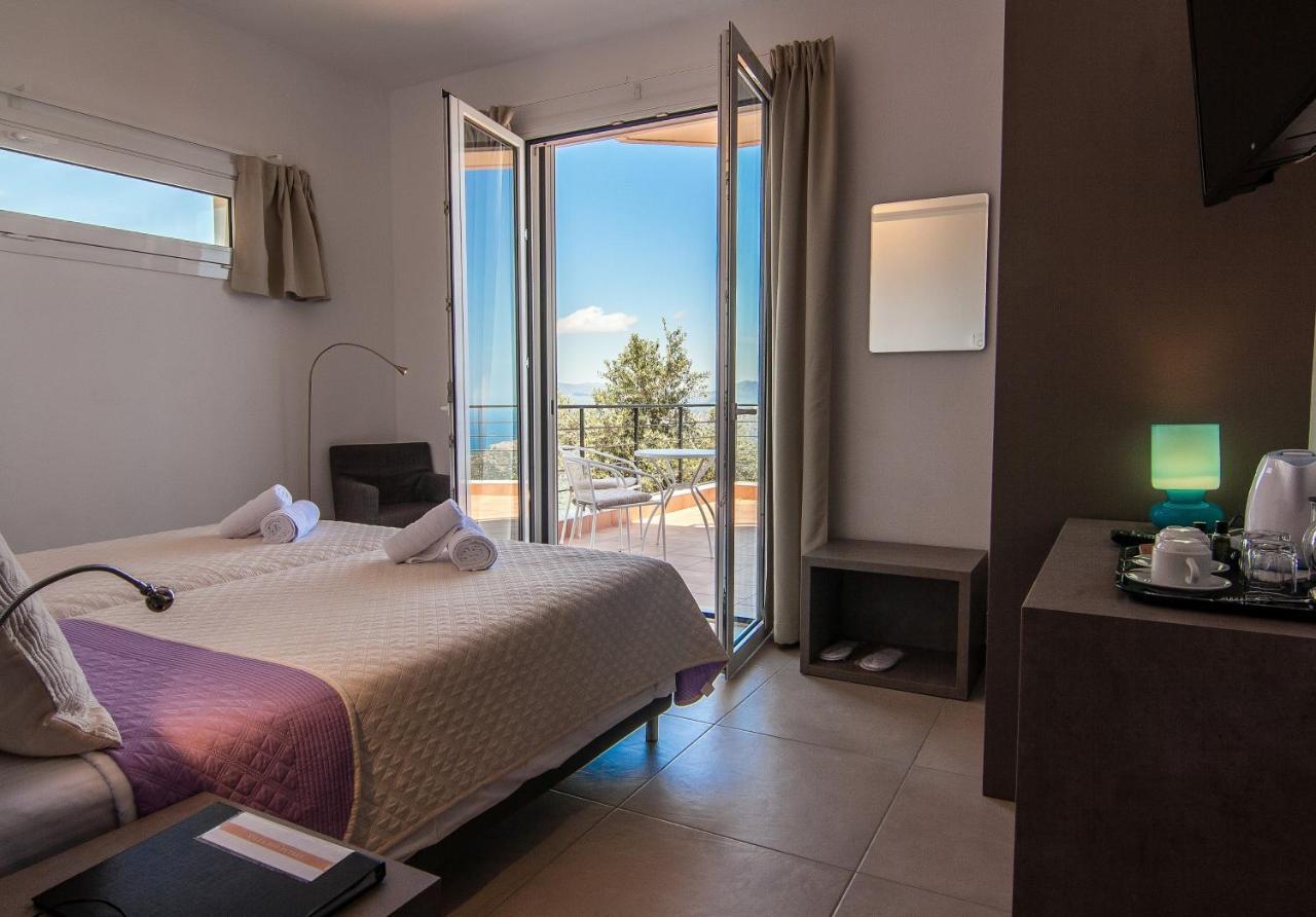 Villa Dio Petres Kroustas Bagian luar foto