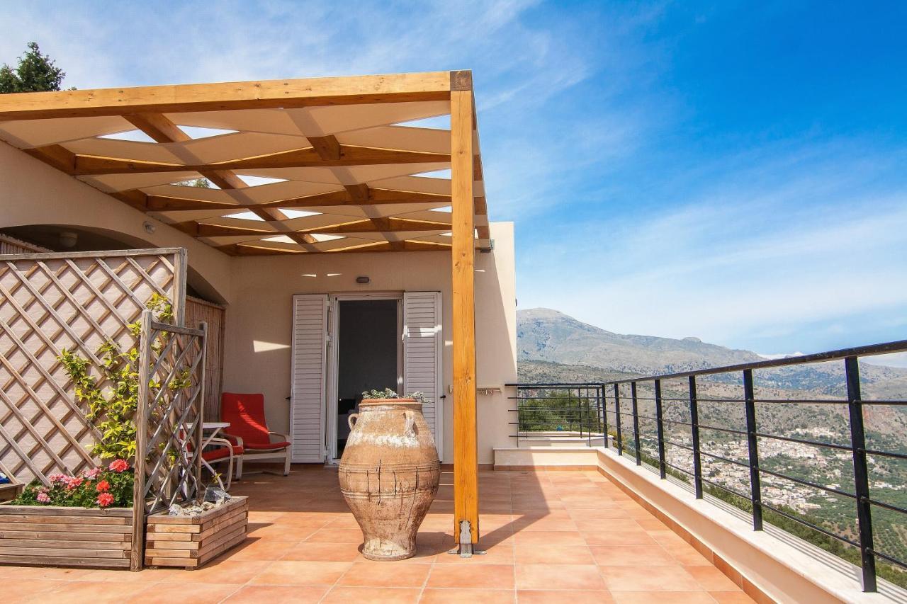 Villa Dio Petres Kroustas Bagian luar foto