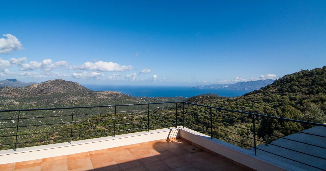 Villa Dio Petres Kroustas Bagian luar foto