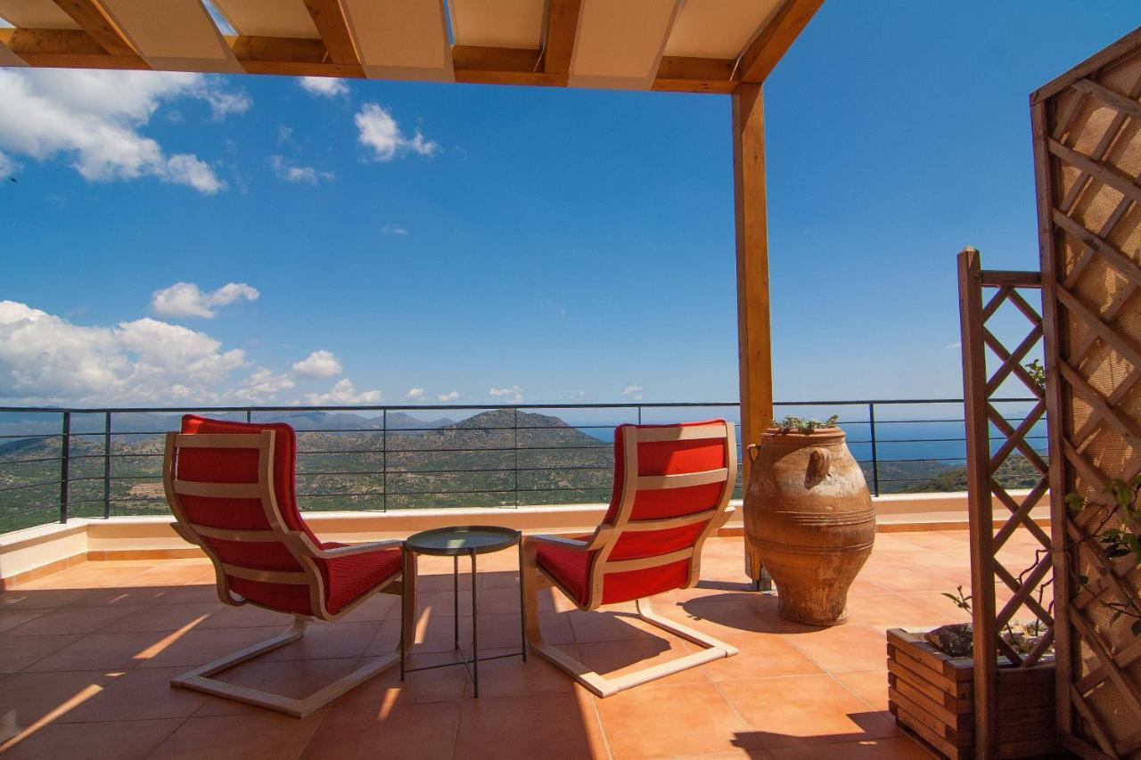 Villa Dio Petres Kroustas Bagian luar foto