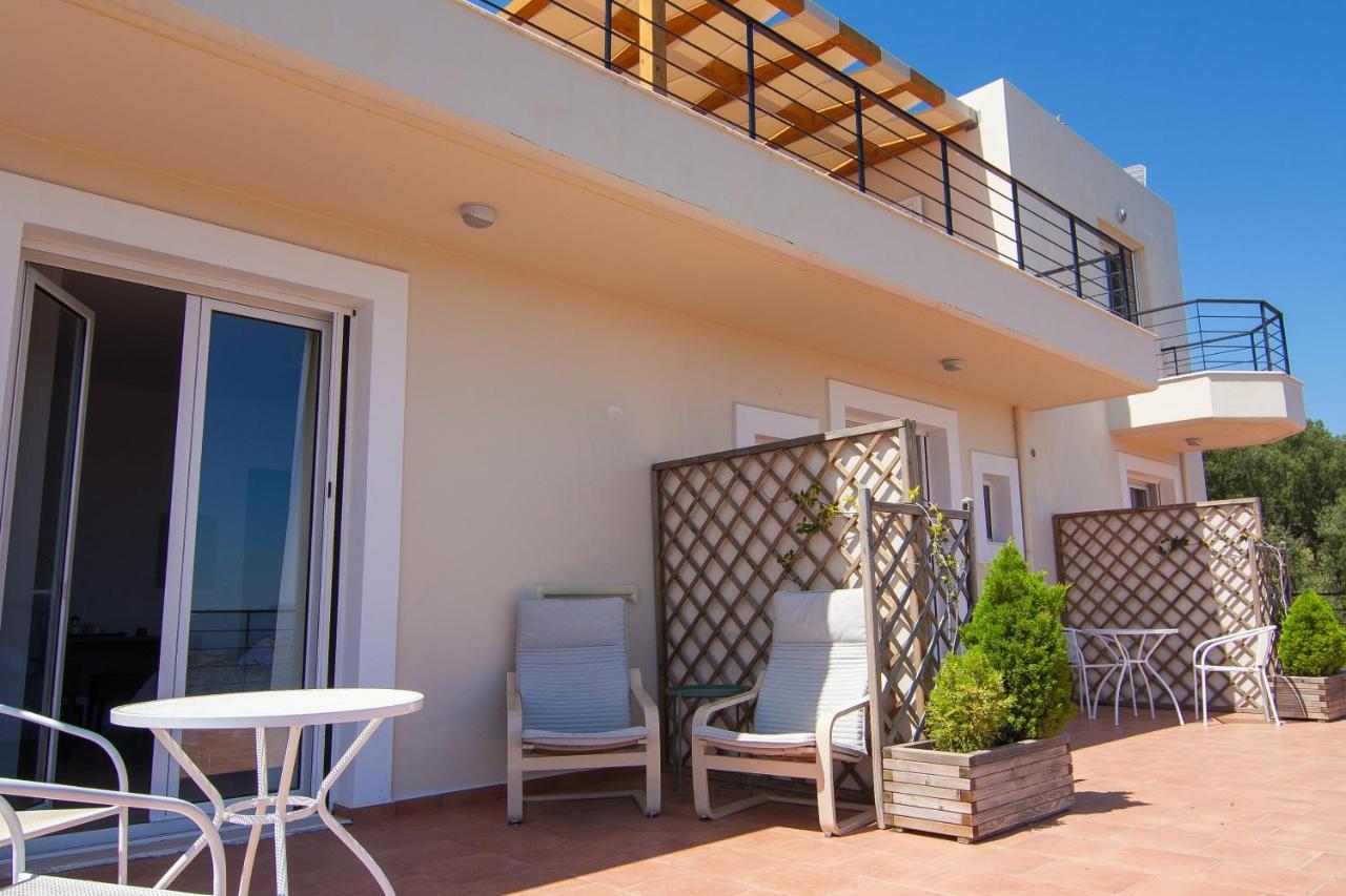 Villa Dio Petres Kroustas Bagian luar foto