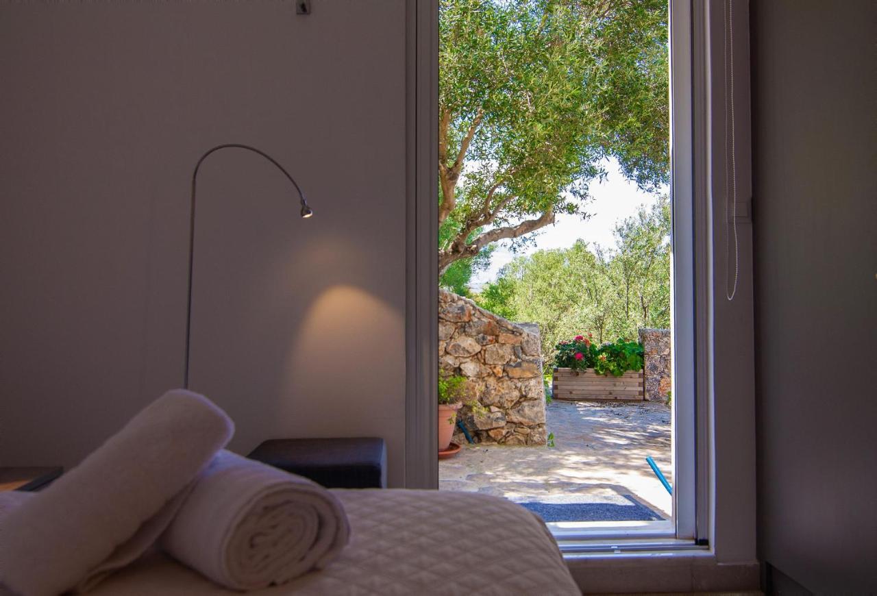 Villa Dio Petres Kroustas Bagian luar foto