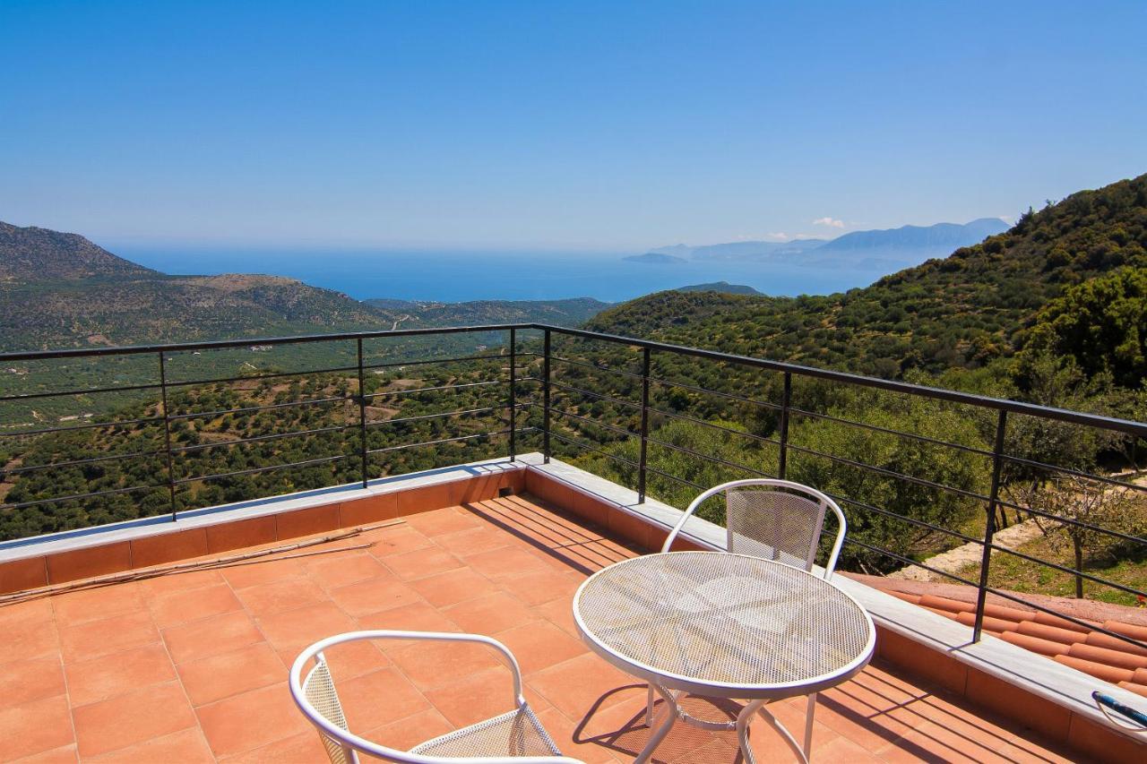 Villa Dio Petres Kroustas Bagian luar foto