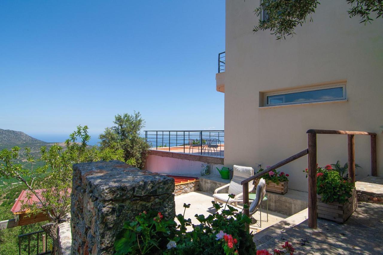 Villa Dio Petres Kroustas Bagian luar foto