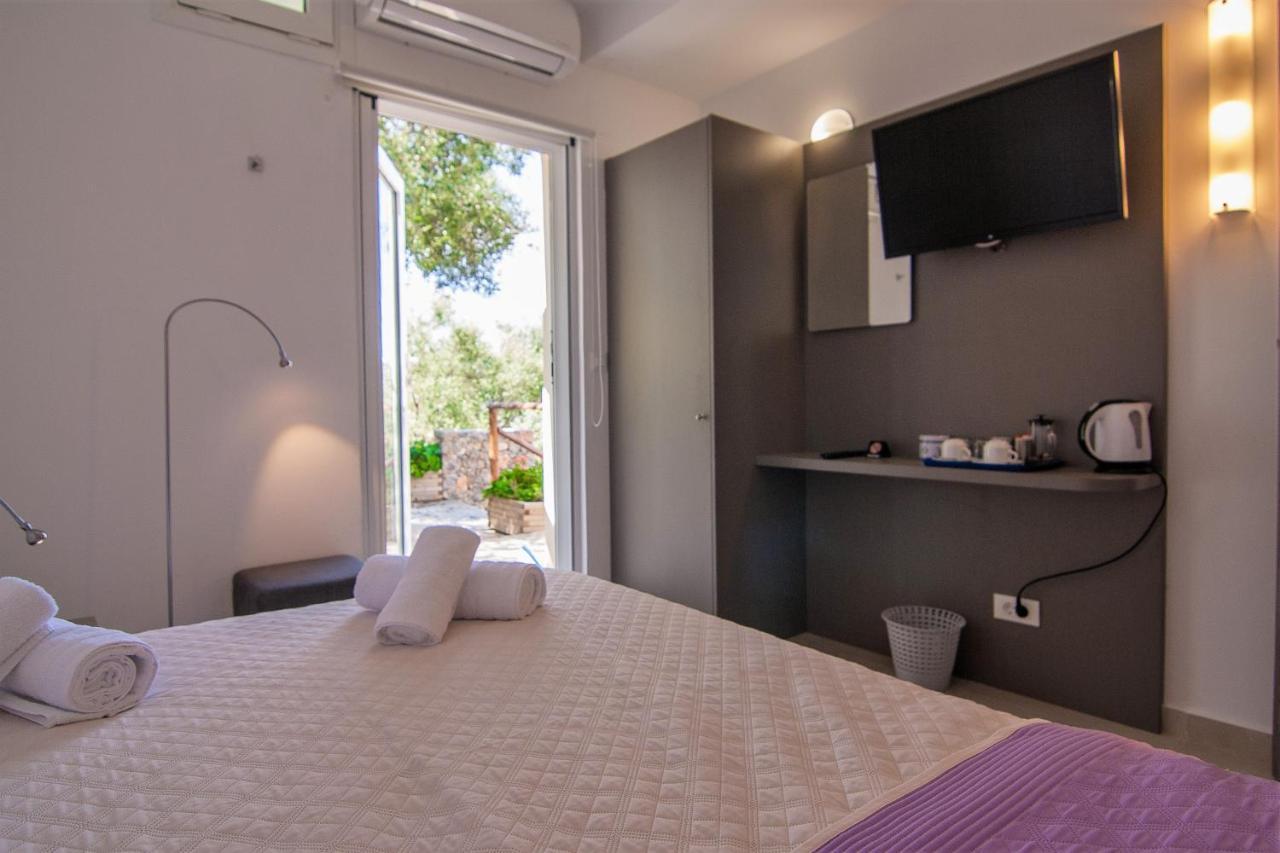 Villa Dio Petres Kroustas Bagian luar foto