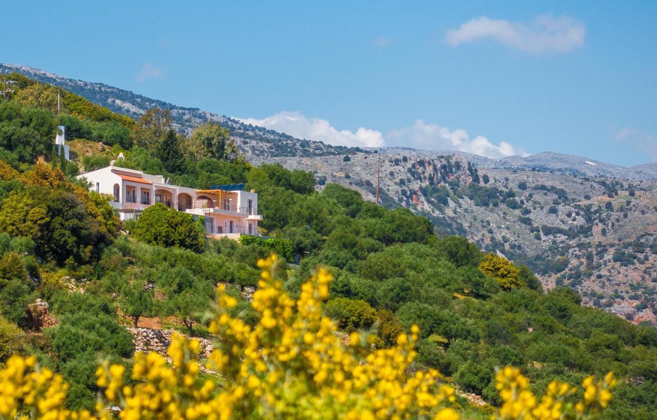 Villa Dio Petres Kroustas Bagian luar foto